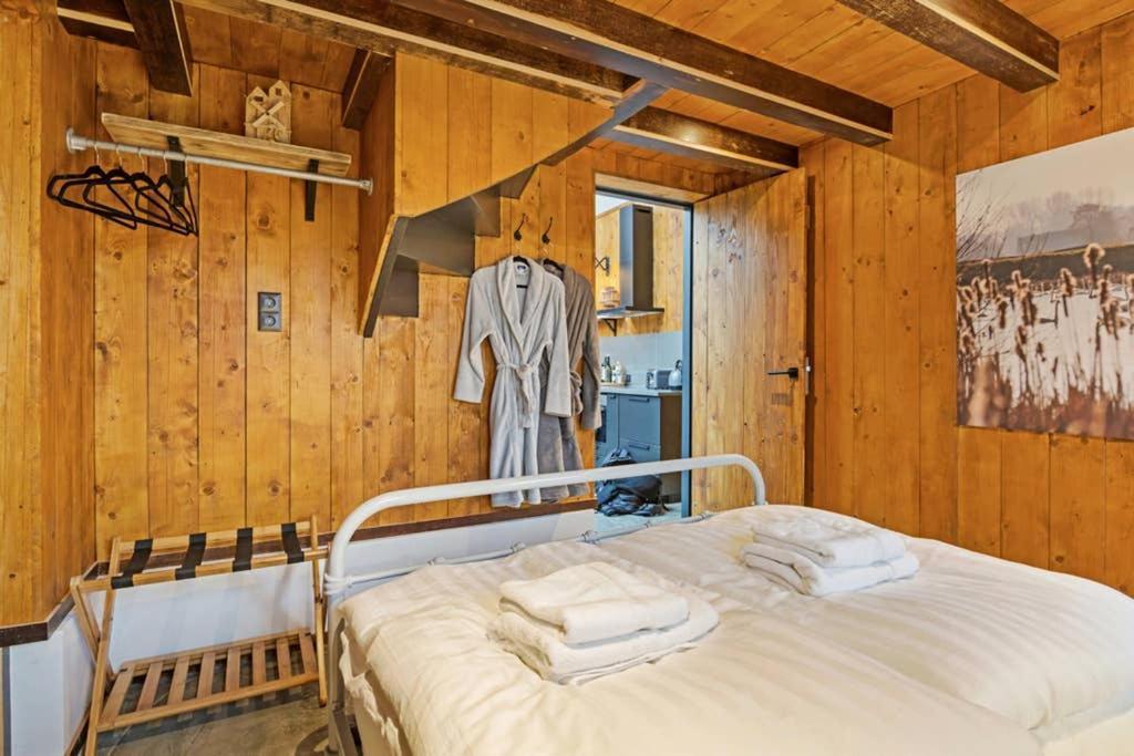 Hollandsche Rading Uniek Houten Huis Nabij Bos En Plassen מראה חיצוני תמונה